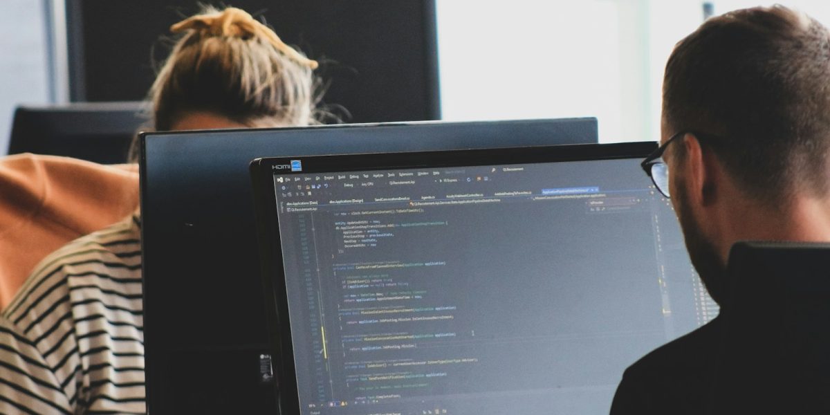 Inteligența artificială câștigă teren tot mai mult în mediul de muncă, fiind prezentată adesea ca o soluție modernă pentru unele dintre problemele și provocările actuale ale companiilor