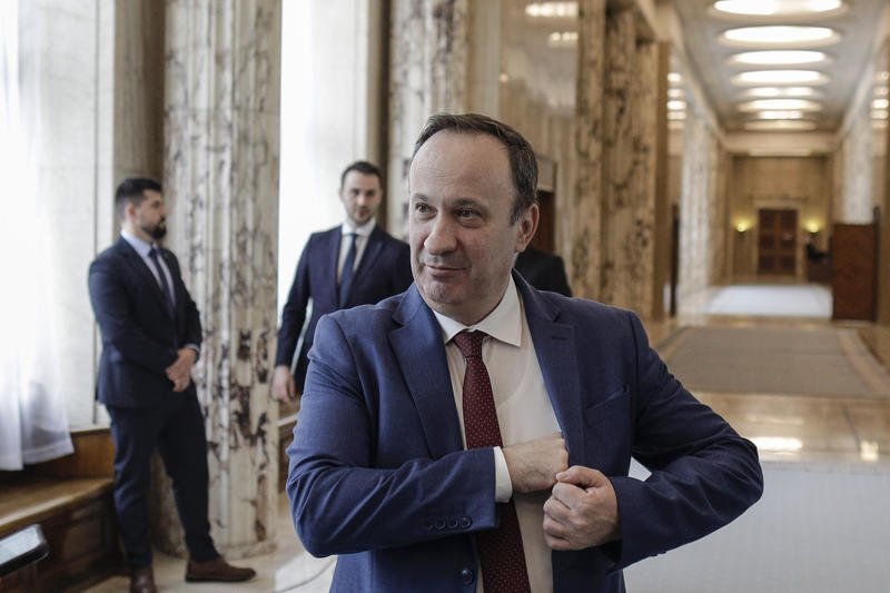 Tensiuni în cadrul audierilor din Camera Deputaților: un schimb tensionat între deputați, cu acuzații despre identitate națională În timpul audierilor de miercuri din Comisia pentru politică externă a Camerei Deputaților, un schimb controversat a atras atenția opiniei publice și a manifestat tensiuni accentuate între deputați