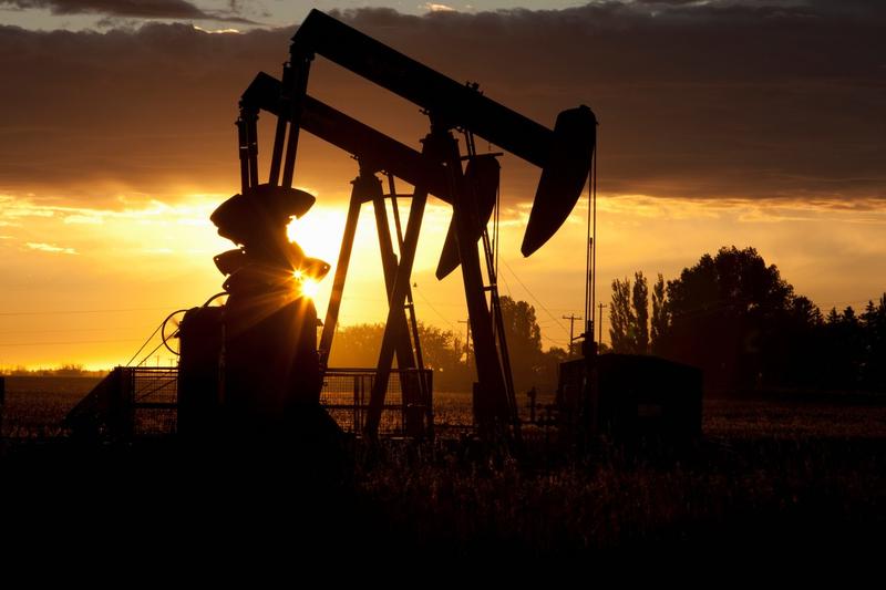 Piața petrolului traversează o criză de încredere, comportându-se ca și cum ar fi afectată de un șoc de proporții istorice, în timp ce celelalte sectoare ale economiei globale rămân aparent neperturbate