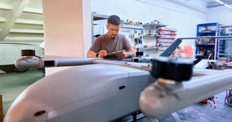 Compania românească Qognifly își face un nume în domeniul tehnologiei avansate pentru securitatea națională prin lansarea oficială a sistemelor sale autonome de contracarare a dronelor (C-UAS)