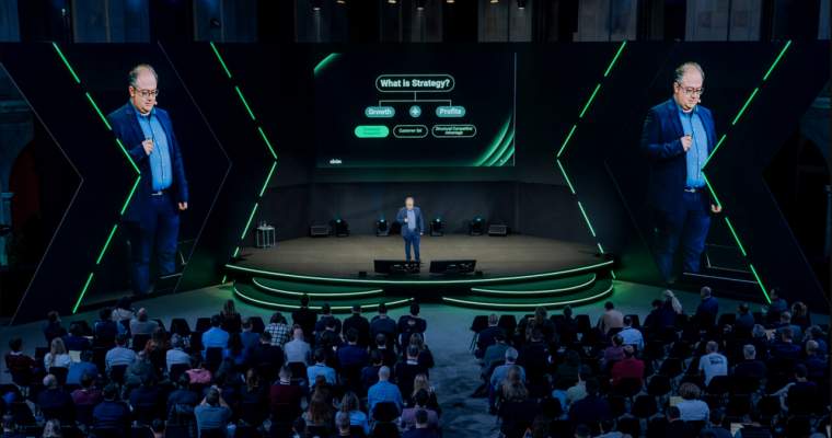 Inteligența artificială nu mai reprezintă, pentru experții în domeniul IT, un simplu progres tehnologic, ci o etapă esențială în evoluția digitală a lumii moderne