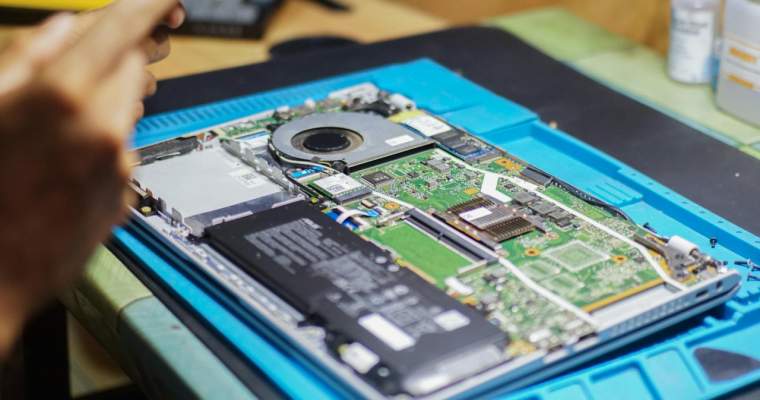 Lenovo revoluționează piața bateriilor pentru dispozitive portabile odată cu anunțarea oficială a bateriei ED1000, un acumulator inovator dotat cu anod de siliciu, ce promite să stabilească noi standarde în domeniu