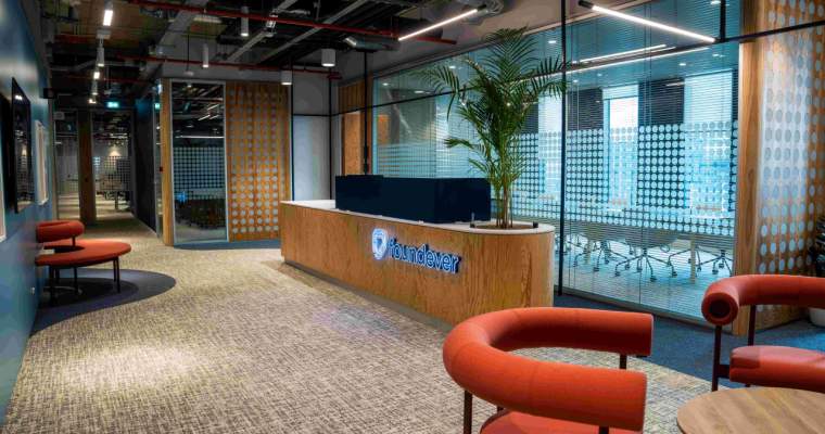 Foundever, un nume în plină ascensiune în domeniul serviciilor pentru clienți, își întărește prezența pe piața din România odată cu inaugurarea noului sediu din București