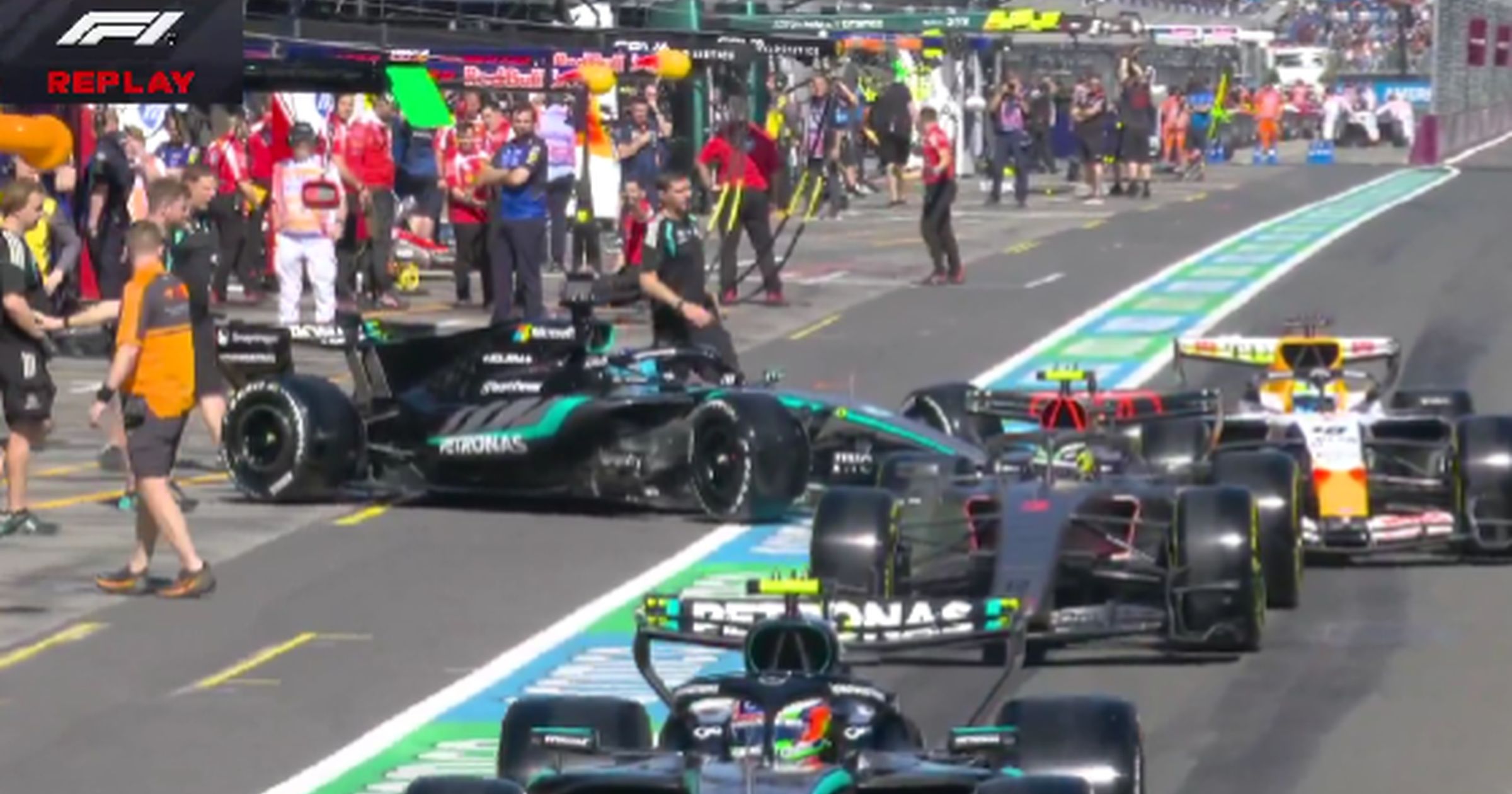 Start dificil pentru noul sezon de Formula 1: probleme tehnice și incidente în sesiunea de pregătire de la Melbourne Sezonul 2026 al Formulei 1 a început cu provocări majore pentru piloți și echipe, sesiunea de antrenamente libere de la Melbourne fiind marcată de incidente și probleme tehnice