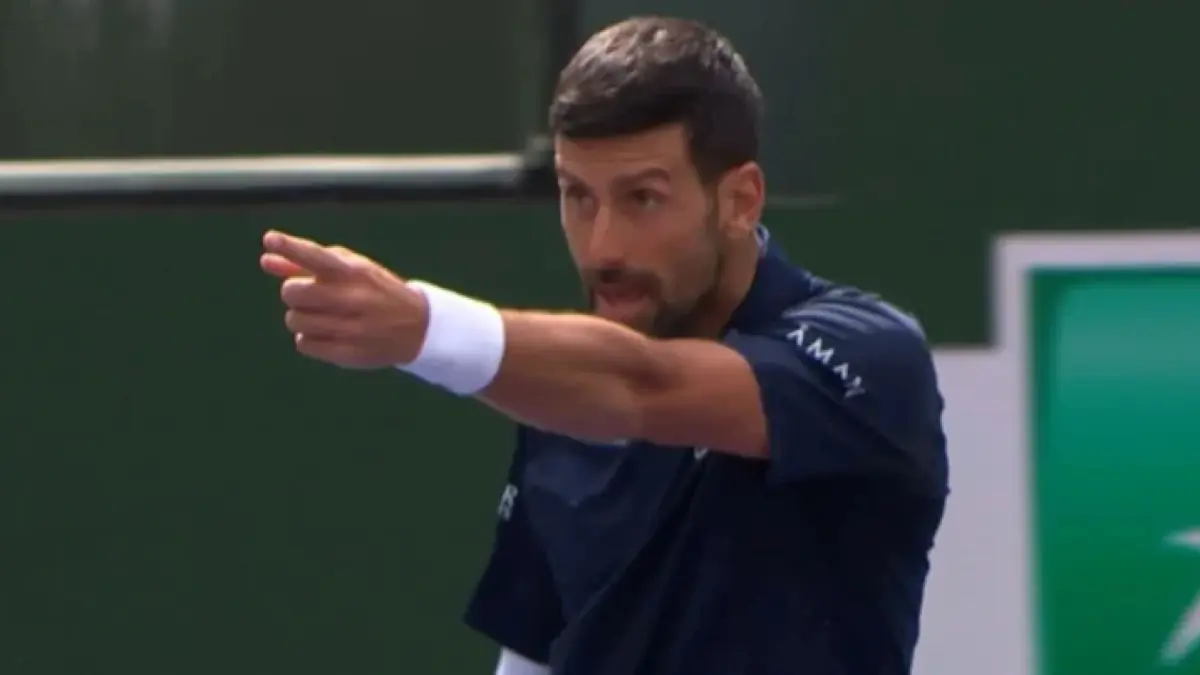 Novak Djokovic a fost implicat într-un meci tensionat la Indian Wells, unde a fost nevoit să lupte nu doar împotriva adversarului, ci și cu propriile frustrări, într-un duel care s-a transformat rapid într-o bătălie de rezistență și nervi