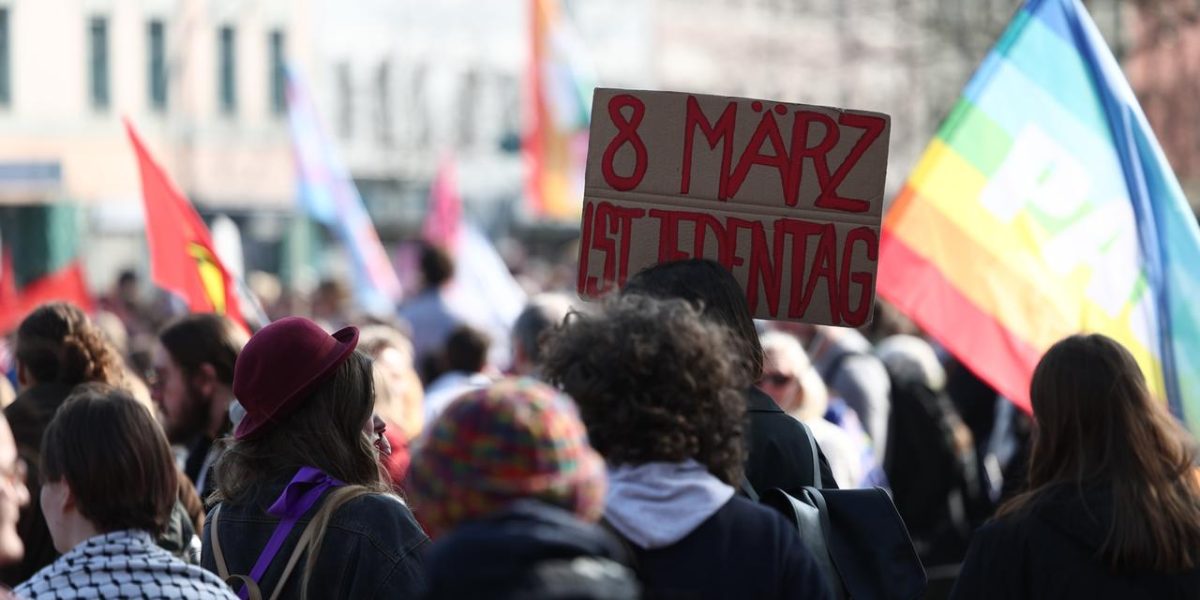 Femei române care au luptat pentru drepturile lor