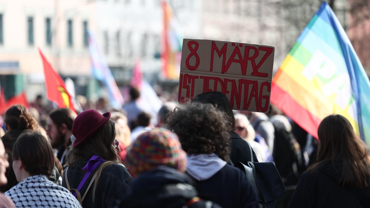 Femei române care au luptat pentru drepturile lor
