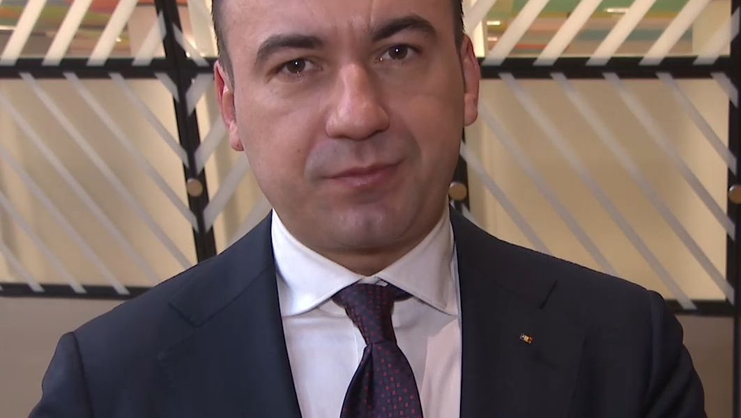 Ministrul Energiei, Bogdan Ivan, a făcut un pas important în încercarea de a gestiona criza energetică și de aprovizionare cu carburanți care afectează momentan piața din România