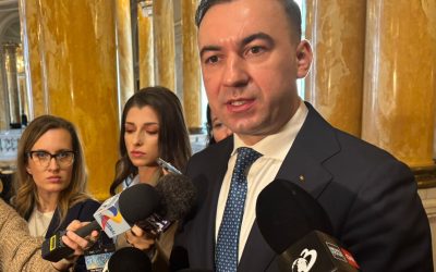 Guvernul analizează mai multe scenarii pentru gestionarea creșterii prețurilor la carburanți, inclusiv reducerea accizei, în contextul turbulențelor internaționale Situația prețurilor la carburant devine tot mai tensionată, odată cu creșterea accelerată a cotațiilor internaționale, influențată de conflictul în Orientul Mijlociu