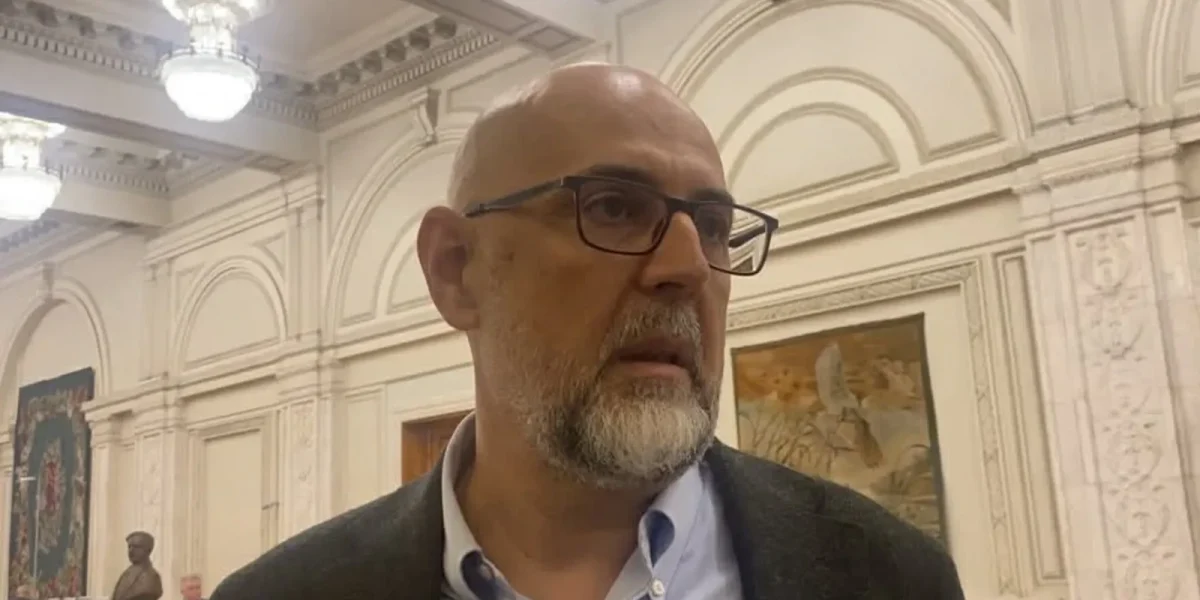 Kelemen Hunor: Bugetul pe 2026 va fi adoptat, în ciuda tensiunilor din Parlament Liderul UDMR, Kelemen Hunor, se arată ferm convins că bugetul de stat pentru anul 2026 va fi aprobat în final, în ciuda frământărilor generate de recentele tensiuni din Parlamentul României