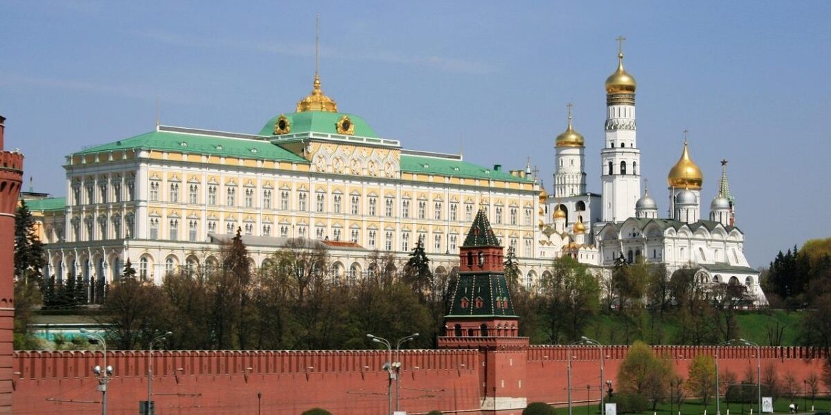 Rusia își reafirmă sprijinul pentru Cuba într-un context extrem de tensionat, oferindu-i asistență și menținând contacte strânse, după o perioadă marcată de presiuni din partea SUA, iar evoluțiile din regiune semnalează un peisaj geopolitic din ce în ce mai complicat pentru statul insular