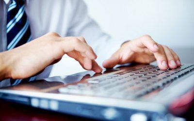 România îmbrățișează inteligența artificială: noile competențe digitale devin obligatorii pe piața muncii Tendința de reconversie profesională către sectorul tehnologic devine, din ce în ce mai clar, un fenomen de anvergură în România