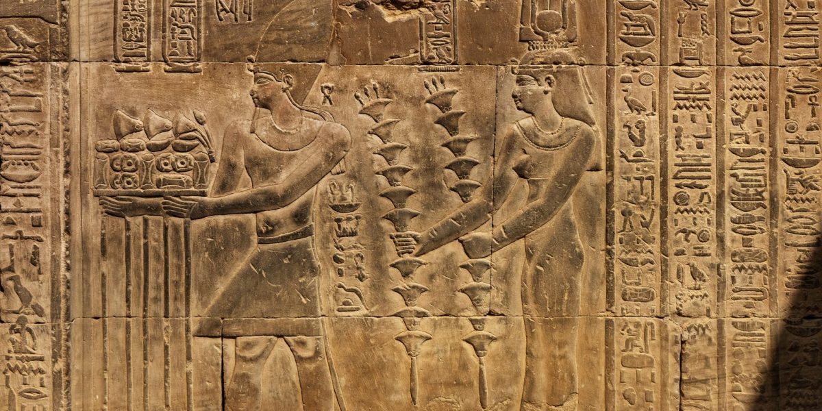 Un remediu străvechi din Egiptul antic, ce implică utilizarea laptele matern pentru tratarea anumitor boli oculare, are acum posibilitatea de a fi reevaluat dintr-o perspectivă medicală modernă