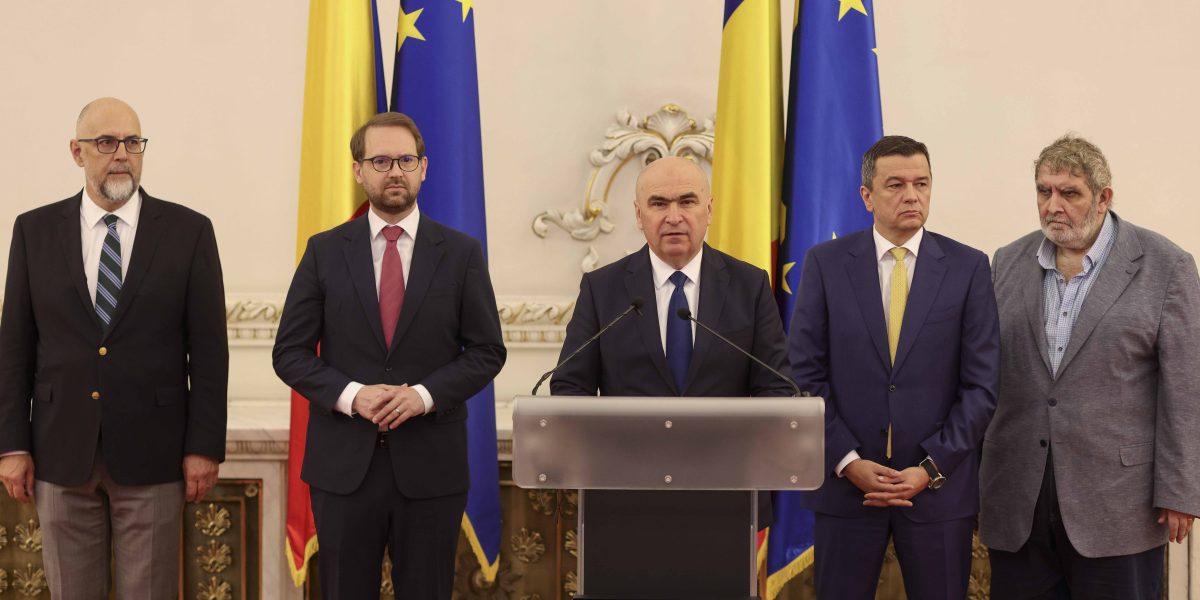 Liderii coaliției se reunesc pentru a încheia negocierile bugetare, după zile de tensiuni și acuzații reciproce Luni după-amiază, în contextul unor negocieri tensionate, liderii coaliției de guvernare se vor întâlni pentru a definitiva proiectul de buget pentru anul viitor