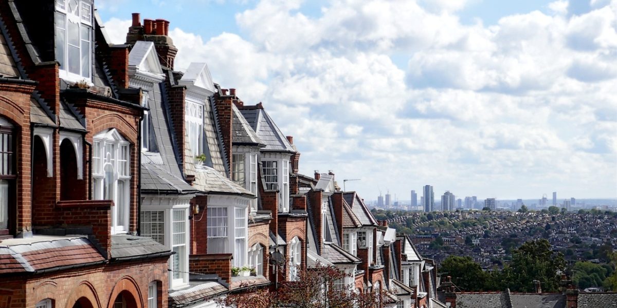 Unul dintre cei mai influenți și mai misterioși lideri ai Iranului, Mojtaba Khamenei, fiul liderului suprem Ayatollahul Ali Khamenei, are o existență departe de imaginea exclusiv spirituală și politică, fiind, de asemenea, un important dezvoltator imobiliar în Londra