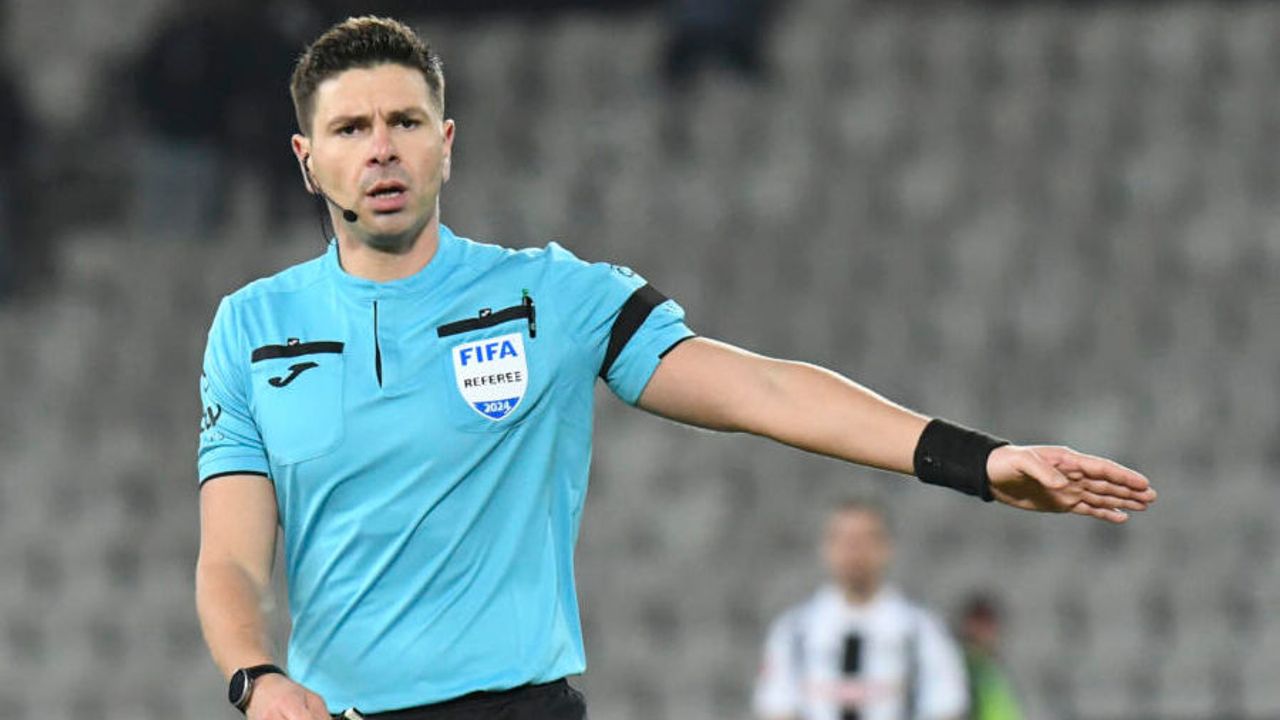 Marian Alexandru Barbu, un arbitru român în plină ascensiune pe scena fotbalistică internațională, a făcut recent un pas important în cariera sa, fiind desemnat să gestioneze un meci în UEFA Champions League, primul pentru un român în această competiție