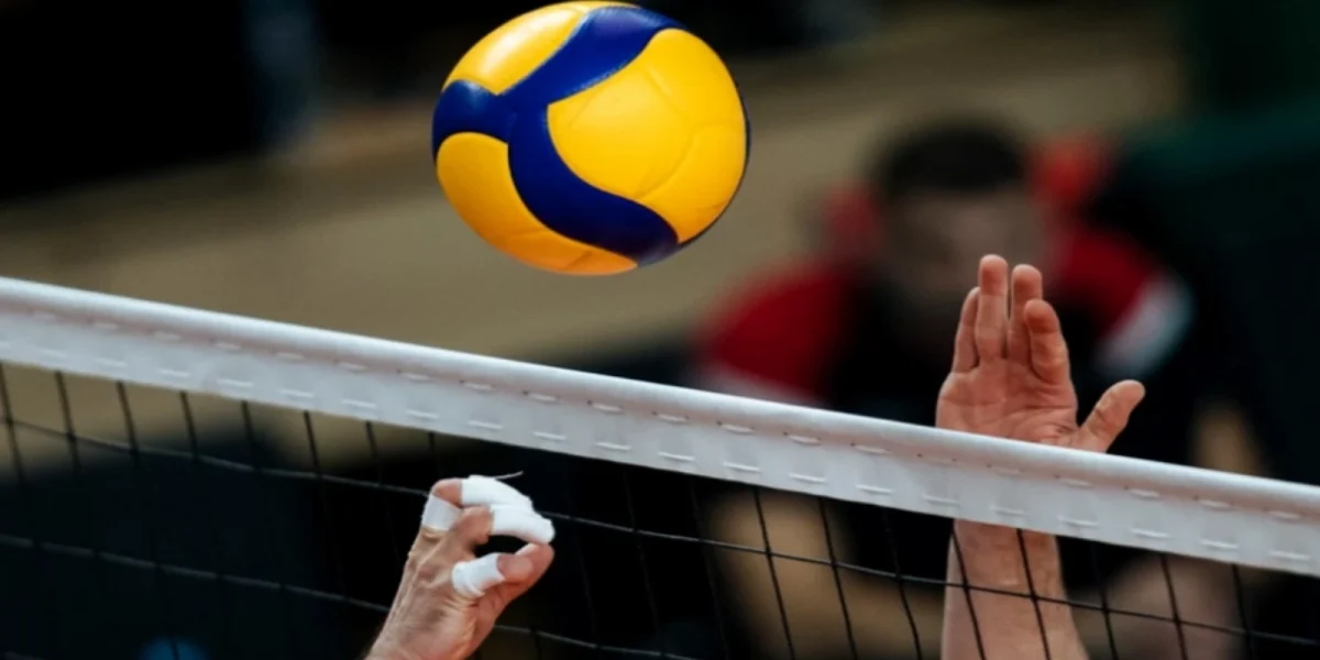 Steaua București, una dintre cele mai titrate echipe din Divizia A1 la volei masculin, a înregistrat vineri seară o victorie extrem de importantă pentru sustenabilitatea poziției sale în campionat, dar a fost și părtașă celui de-al doilea eșec din sezonul în curs