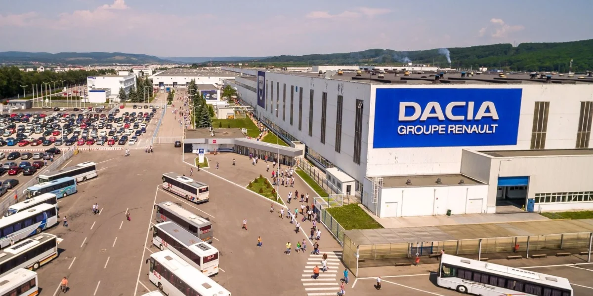 Producția la Uzina Dacia din Mioveni va înregistra o scădere semnificativă pentru prima dată după mai bine de două decenii Uzina Dacia din Mioveni, unul dintre pilonii industriei auto din România și unul dintre cele mai mari angajatoare din țară, se confruntă cu o serie de provocări care vor duce la o reducere a producției în acest an pentru prima dată în peste 20 de ani