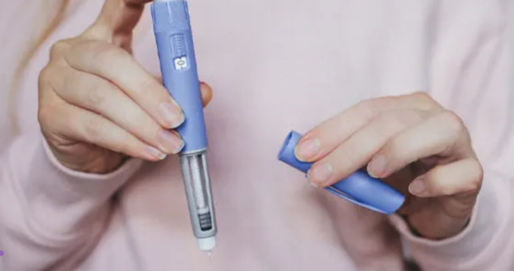 Un nou avertisment în domeniul sănătății publice evidențiază riscuri ascunse ale tratamentelor pentru slăbit cu injecții de semaglutidă, un medicament folosit frecvent în curele de reducere a greutății precum Wegovy