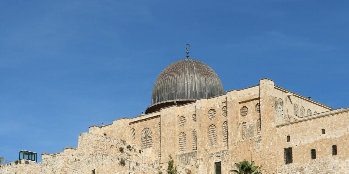 Moscheea Al-Aqsa, unul dintre cele mai sacre locuri ale Islamului, a fost pentru prima dată în ultimele șase decenii închisă de sărbătoarea Eid