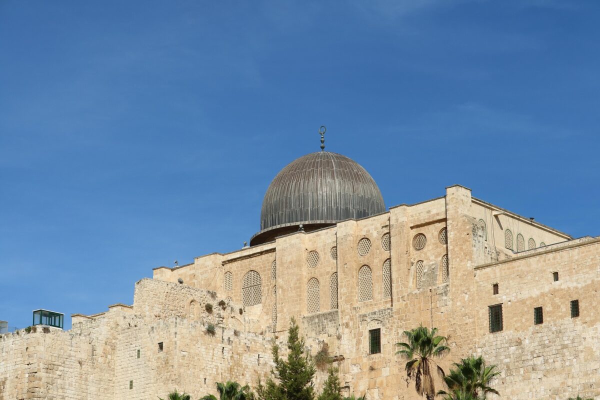 Moscheea Al-Aqsa, unul dintre cele mai sacre locuri ale Islamului, a fost pentru prima dată în ultimele șase decenii închisă de sărbătoarea Eid