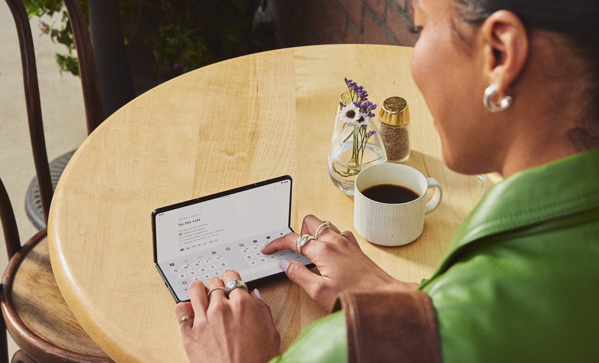 Lenovo pregătește smartphone cu ecran de 7,5 inci