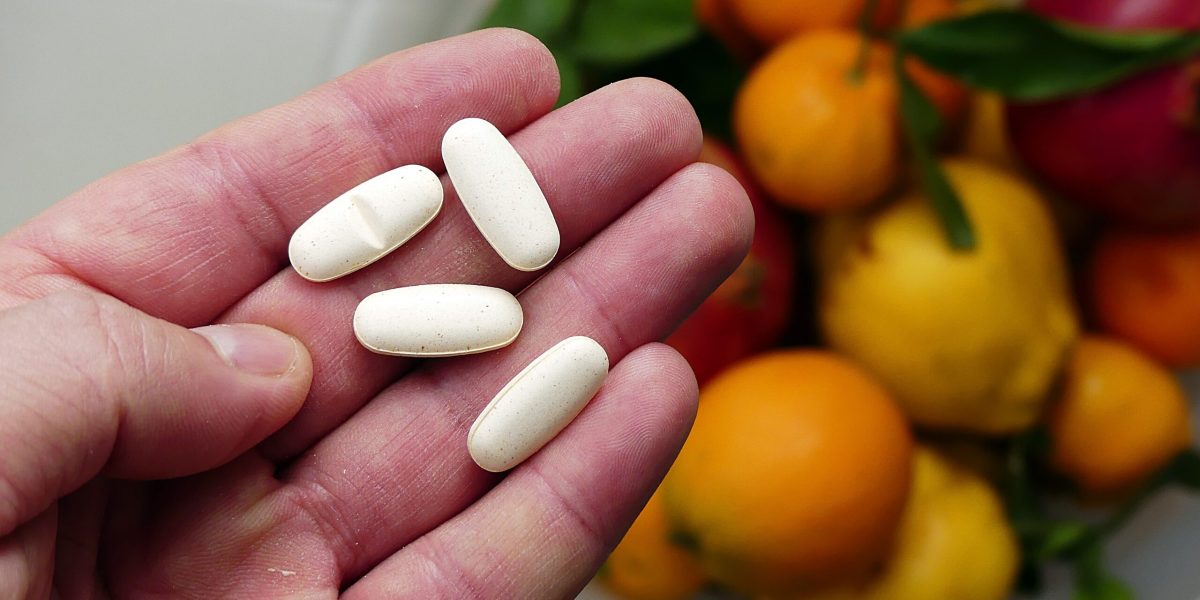 Administrarea zilnică de multivitamine timp de doi ani ar putea avea efecte minore asupra procesului de îmbătrânire biologică, conform unui studiu realizat de cercetători americani