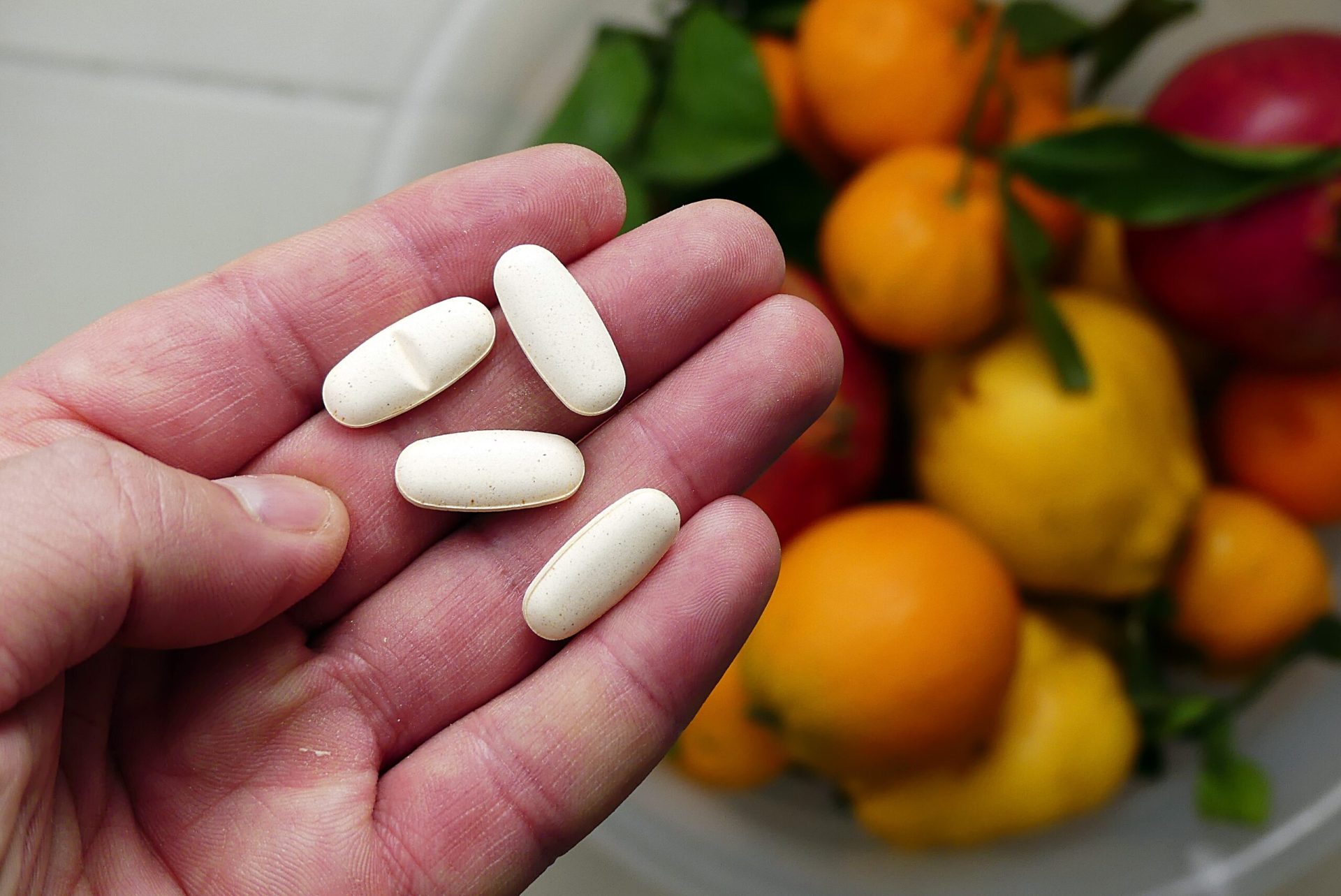 Administrarea zilnică de multivitamine timp de doi ani ar putea avea efecte minore asupra procesului de îmbătrânire biologică, conform unui studiu realizat de cercetători americani