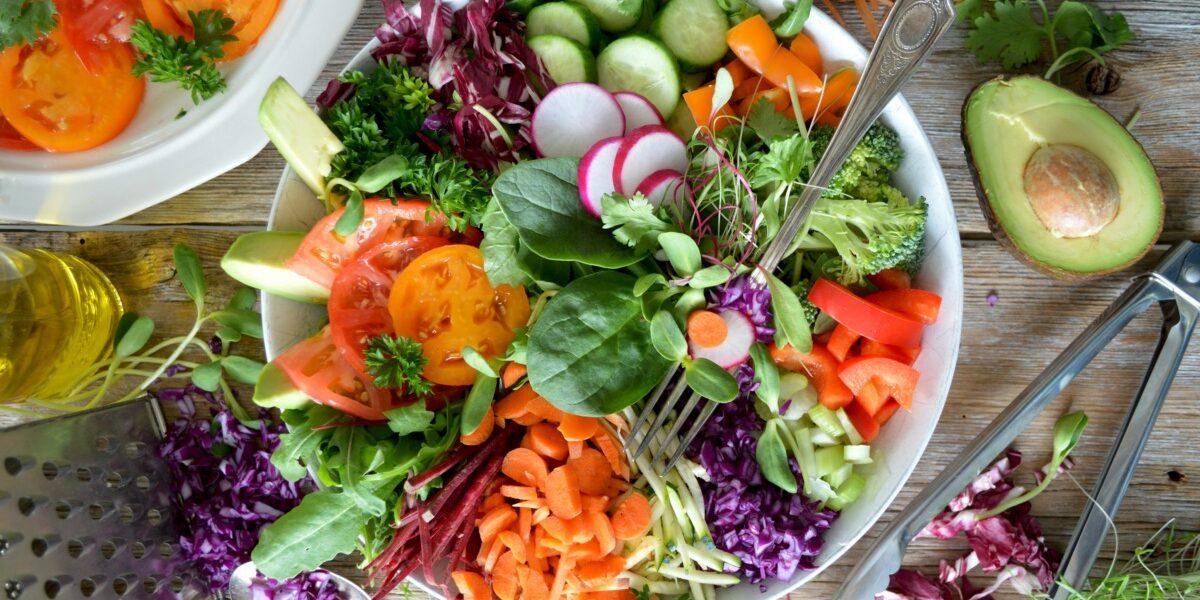 Primăvara aduce nu doar flori și zile mai lungi, ci și o abundență de verdețuri proaspete, care pot avea beneficii semnificative pentru persoanele cu diabet