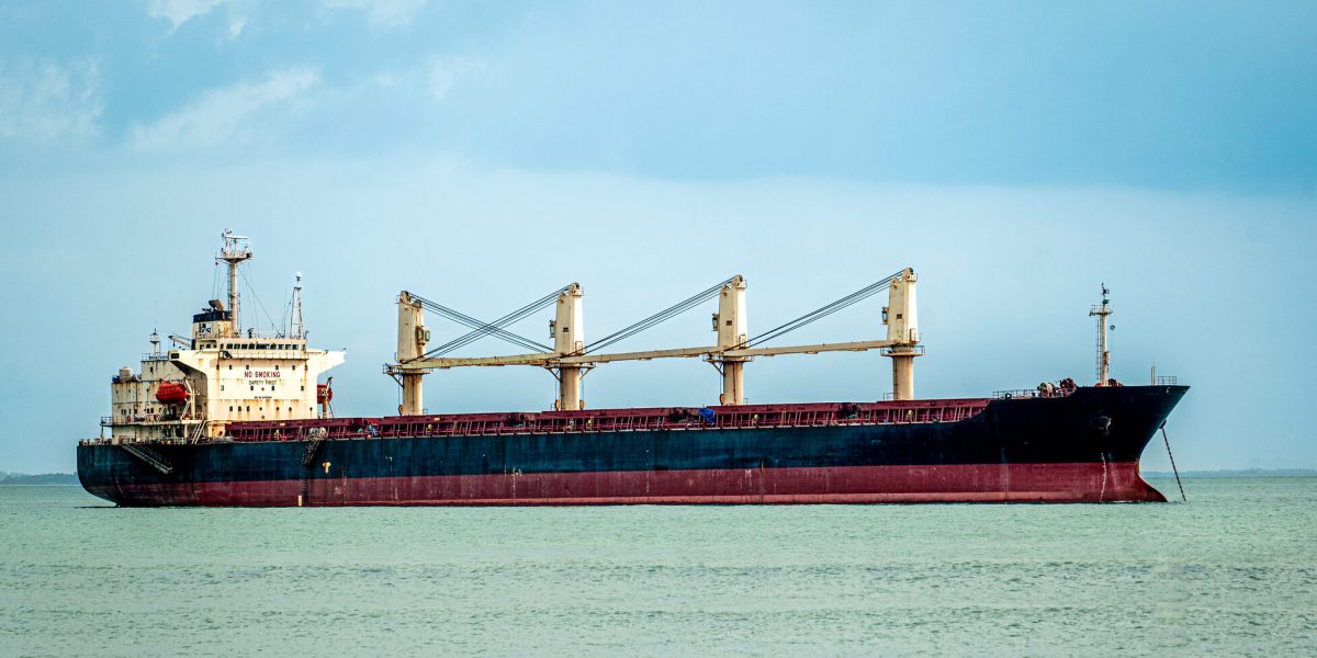 Marina americană pregătește escortarea navelor comerciale prin Strâmtoarea Ormuz, pe fondul tensiunilor globale Tensiunile din regiunea Golfului continuă să se intensifice, iar Statele Unite adoptă măsuri preventive pentru protejarea traficului maritim în una dintre cele mai aglomerate și strategiceporta pentru energie la nivel mondial: Strâmtoarea Ormuz