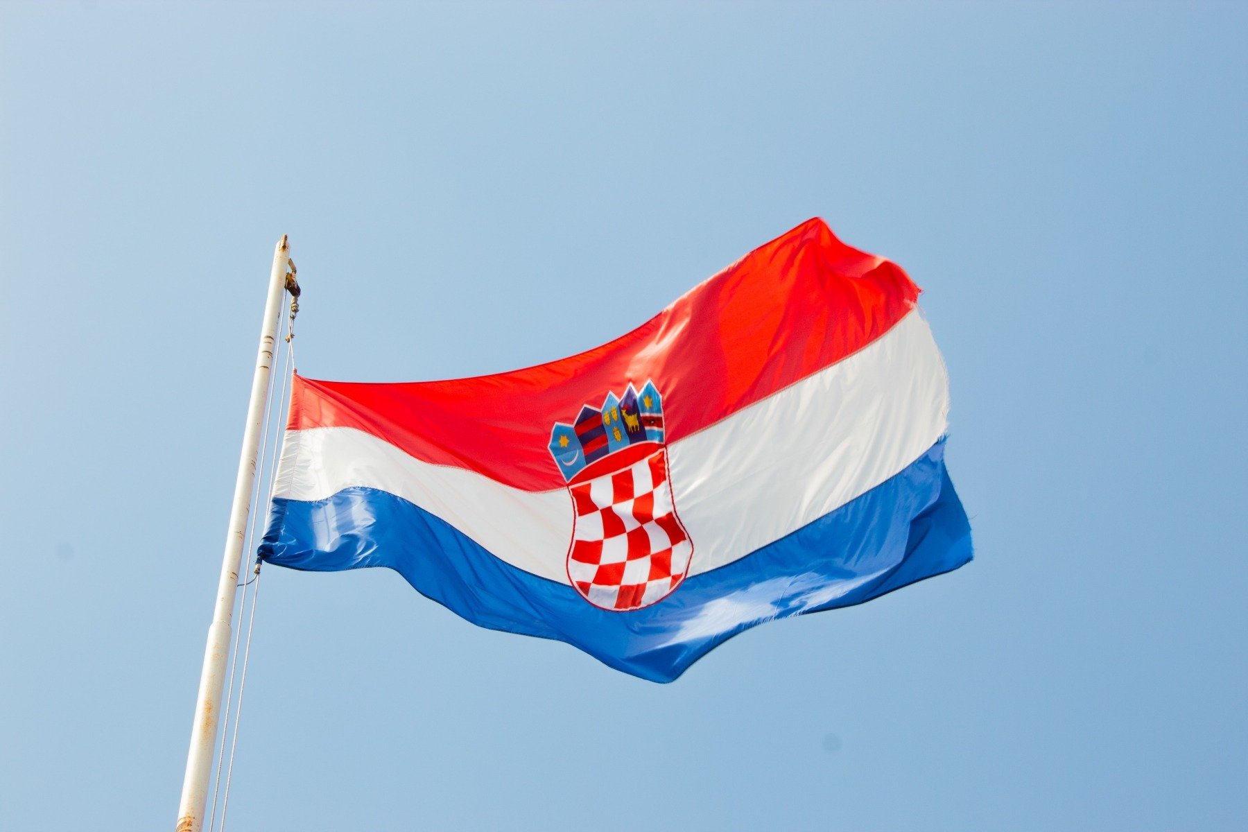 Croația reia serviciul militar obligatoriu după 17 ani: 800 de recruți încep instrucția națională Croația face un pas semnificativ în direcția reafirmării apărării naționale, reluând serviciul militar obligatoriu pentru cetățenii săi, după o pauză de aproape două decenii