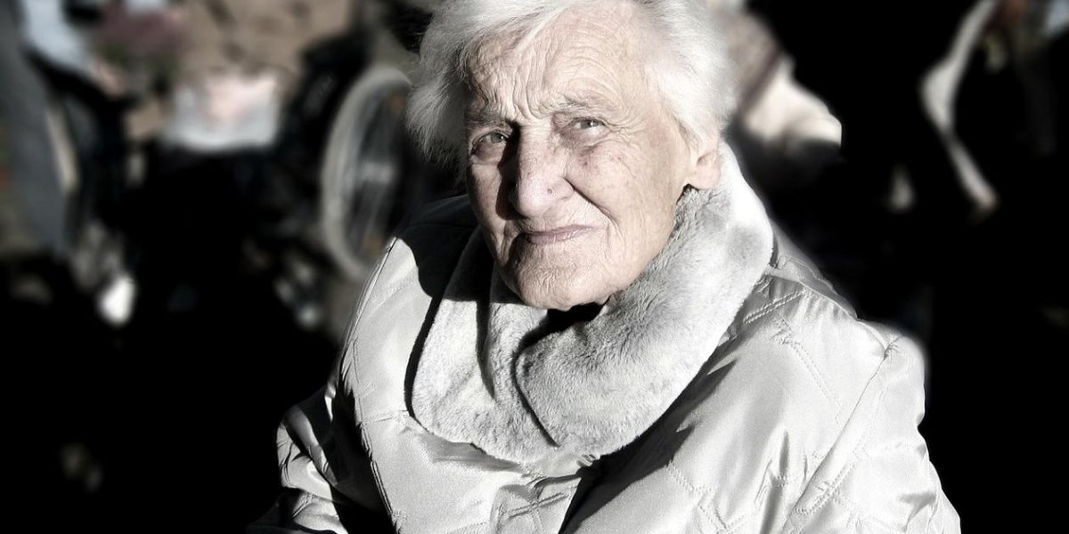 România a introdus pentru prima dată în mod oficial o soluție inovatoare pentru sprijinirea persoanelor în vârstă, adoptând tehnologia roboților umanoizi pentru a oferi asistență zilnică și suport moral celor aflați în dificultate