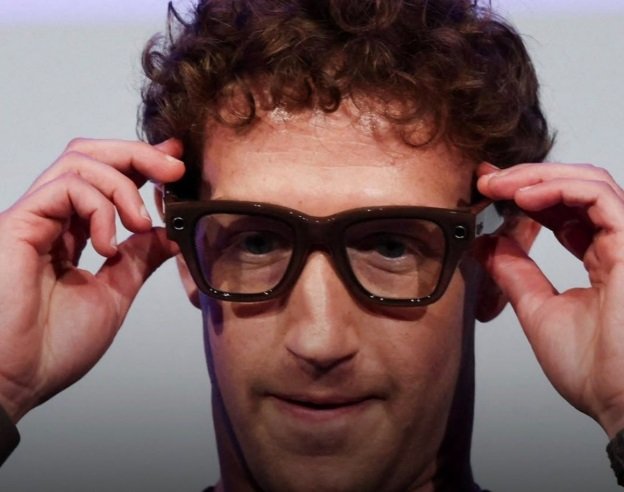 Meta, compania mamă a Facebook și Instagram, a fost plasată recent în lumina reflectoarelor după ce s-au dezvăluit detalii legate de modul în care colectează și analizează datele video ale utilizatorilor echipați cu ochelari inteligenți