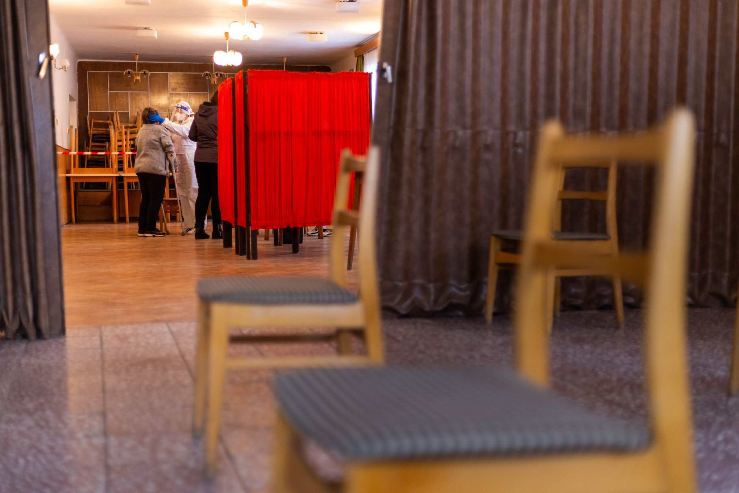 Secretul mormintelor din Kavala: trupuri COVID-19 care nu s-au descompus după cinci ani O situație incredibilă a ieșit la iveală în orașul Kavala, situat în nordul Greciei, unde autoritățile sunt nevoite să pregătească exhumarea a aproximativ 150 de cadavre din perioada pandemiei de COVID-19