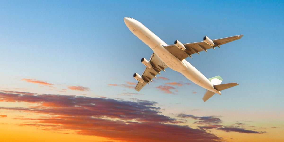 Războiul din Orientul Mijlociu provoacă un adevărat carusel în traficul aerian internațional, perturbând rutinele companiilor aeriene și ridicând prețurile combustibilului, totodată schimbând peisajul concurențial la nivel global