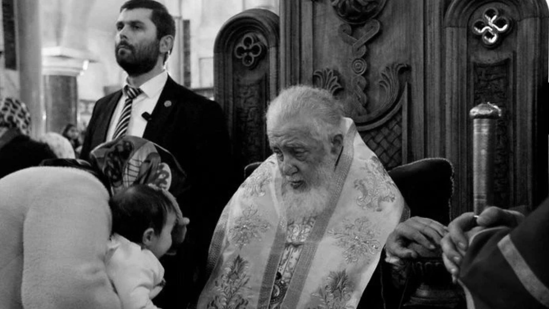 Patriarhul Ilia al II-lea al Georgiei, considerat o pilon al naționalismului religios și spiritual al țării sale, a încetat din viață la vârsta de 93 de ani, lăsând în urmă o moștenire complexă și profundă pentru istoria Bisericii Ortodoxe din Caucaz