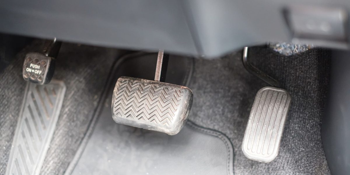 Siguranța rutieră începe cu verificarea corespunzătoare a sistemelor de frânare, iar pentru șoferii care vor să fie siguri că pedală de frână răspunde prompt și eficient, verificarea mecanismelor precum servofrâna, vacuum-ul și furtunurile este esențială