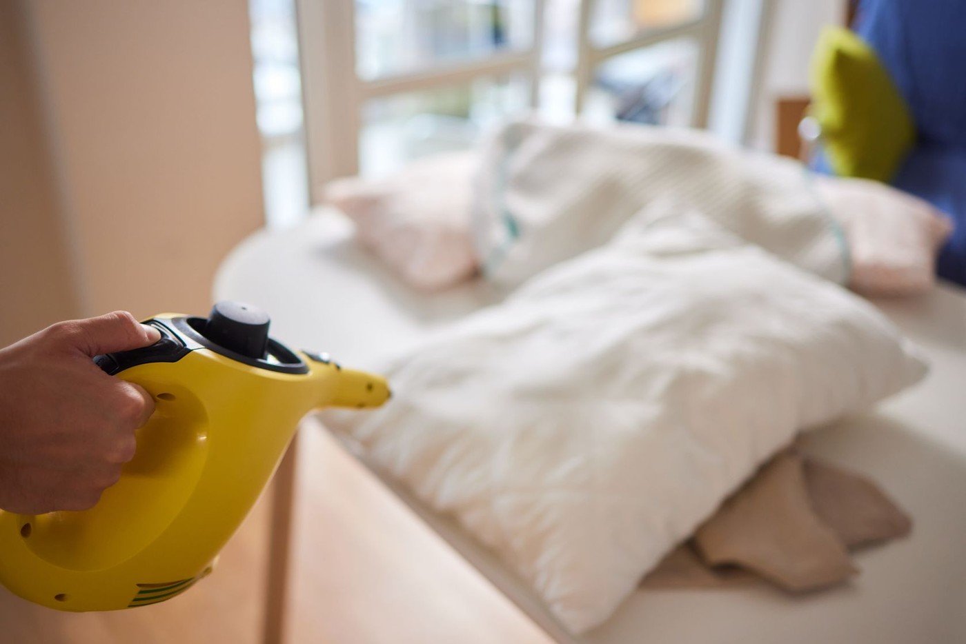 Cât de des trebuie să îți speli pernele pentru un somn mai sănătos? Răspunsul experților a fost clar și contează mai mult decât ai crede pentru calitatea odihnei și sănătatea ta