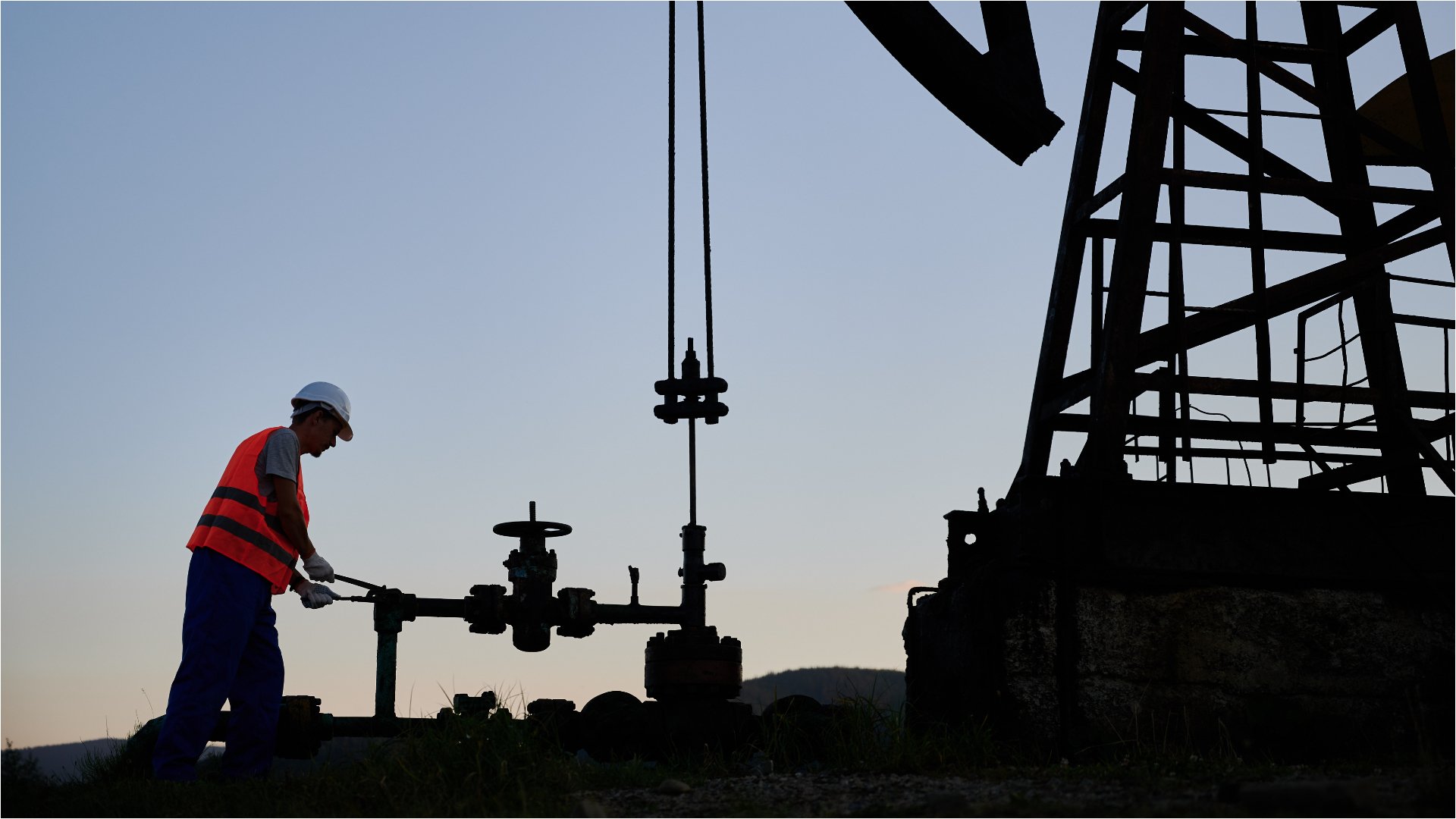 Prețul petrolului s-ar putea situa între 70 și 80 de dolari pe baril în viitorul apropiat, dacă pagubele generate de conflictul din Iran rămân limitate