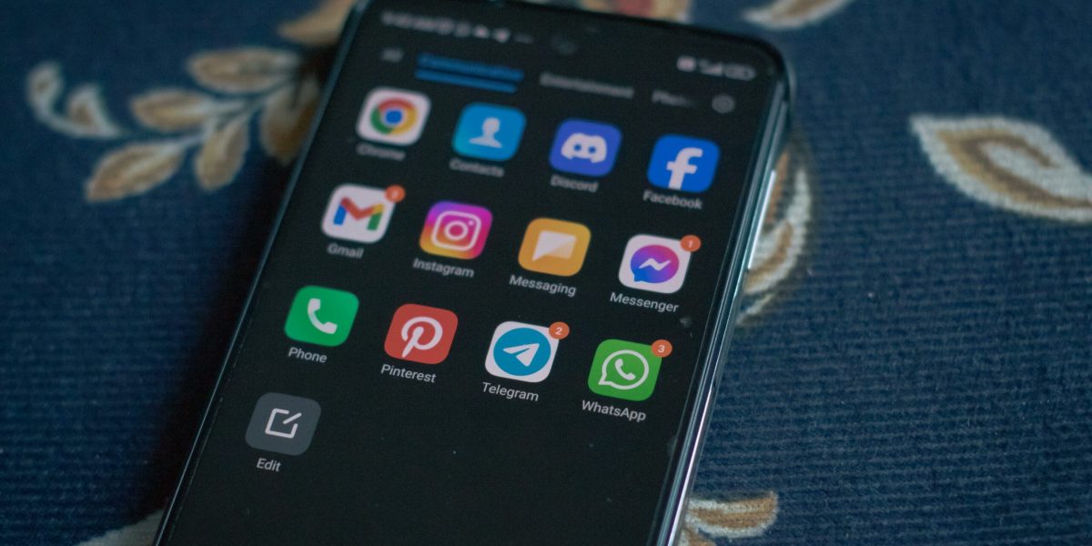 Jumbo lansează o inițiativă inovatoare pentru recrutarea tinerilor români, folosind WhatsApp ca principal canal de comunicare