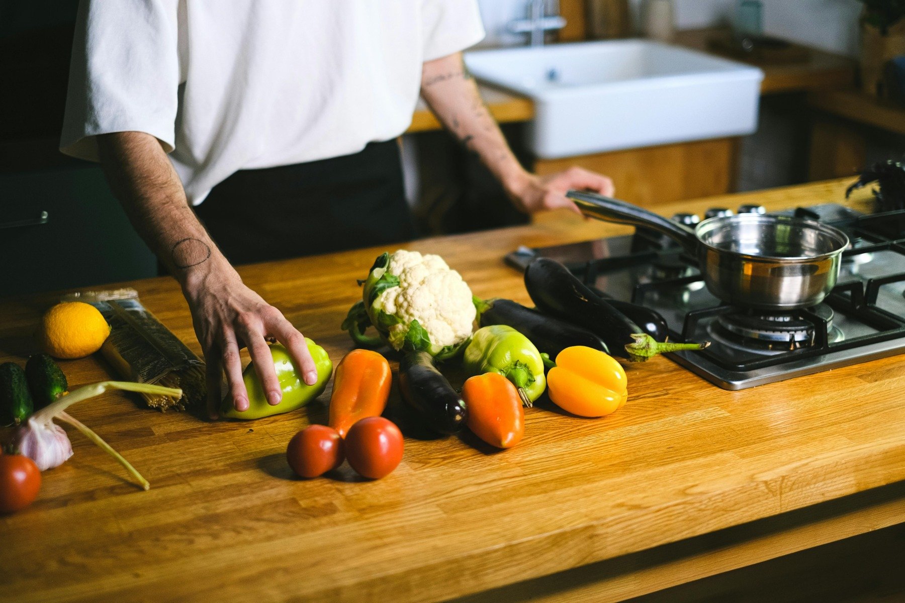 Creșterea spectaculoasă a rezervărilor la restaurantele prezentate în serialul sud-coreean „Culinary Class Wars”, disponibil pe Netflix, arată faptul că gustul pentru cultura gastronomică asiatică pătrunde tot mai adânc în preferințele turiștilor și ale pasionaților de new culinary