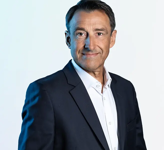 Renault și Ford colaborează acum pentru dezvoltarea unor noi modele electrice de clasă mică, o mutare strategică menită să consolideze poziția ambelor companii pe piața automobilelor electrice, în contextul intensificării concurenței și a orientării globale către mobilitatea sustenabilă