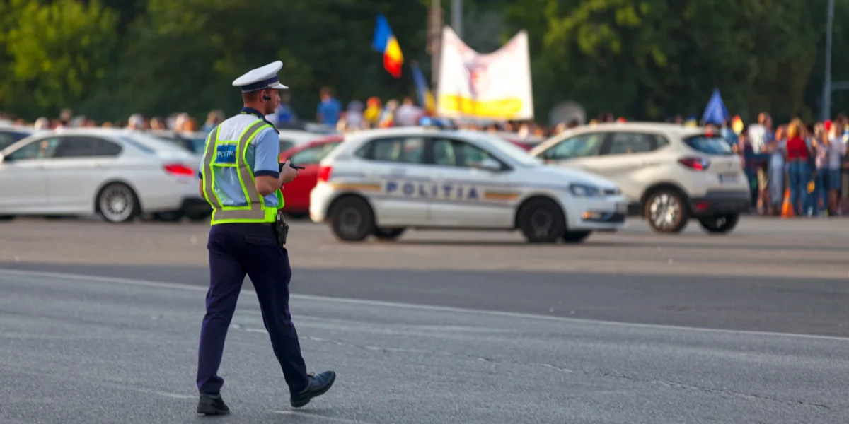 Un proiect de lege recent lansat în dezbatere în Parlamentul României aduce în prim-plan măsuri ferme pentru recuperarea amenzilor rutiere impuse cetățenilor străini