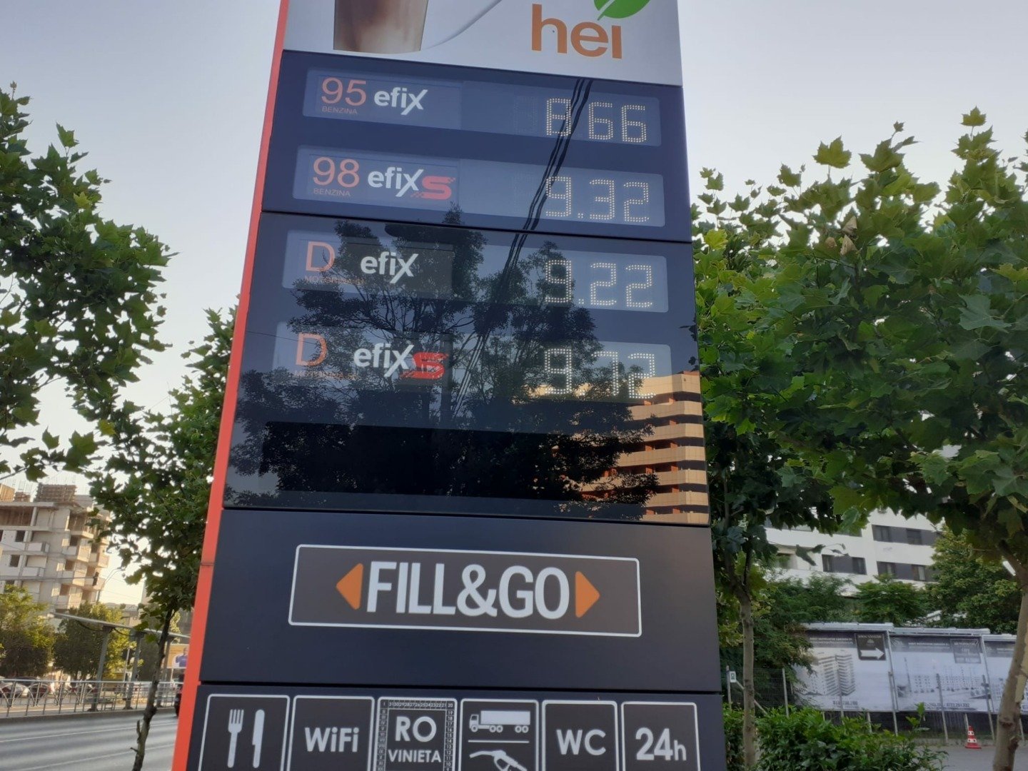 Guvernul amână decizia privind declararea situației de criză pe piața carburanților după ce Consiliul Economic și Social a refuzat avizarea ordonanței de urgență Guvernul a decis să amâne, cel puțin temporar, adoptarea unei măsuri cruciale pentru stabilizarea prețurilor la carburanți, după ce Consiliul Economic și Social (CES) nu a dat un aviz favorabil pentru ordonanța de urgență privind declararea situației de criză pe piața carburanților