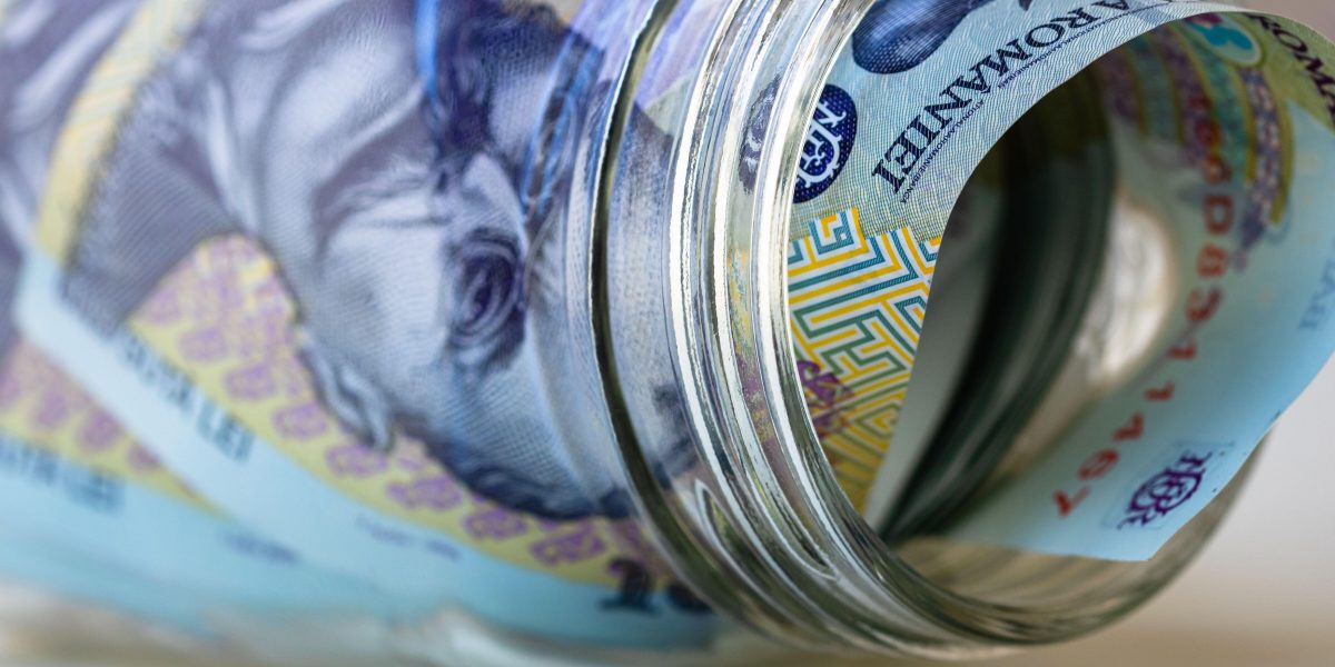 Dobânzile titlurilor de stat românești pe 10 ani depășesc pragul de 7% în contextul tensiunilor geopolitice și al fluctuațiilor de pe piețele internaționale Piața titlurilor de stat românești a înregistrat luni o creștere semnificativă a randamentelor, iar dobânzile pentru bondurile cu maturitatea de 10 ani au urcat peste pragul de 7%