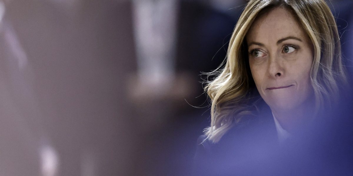 Primele rezultate ale scrutinului pentru referendumul din Italia indică un rezultat favorabil taberei „Nu” – o veste care așteaptă confirmări oficiale, dar care deja modelează peisajul politic al peninsulei