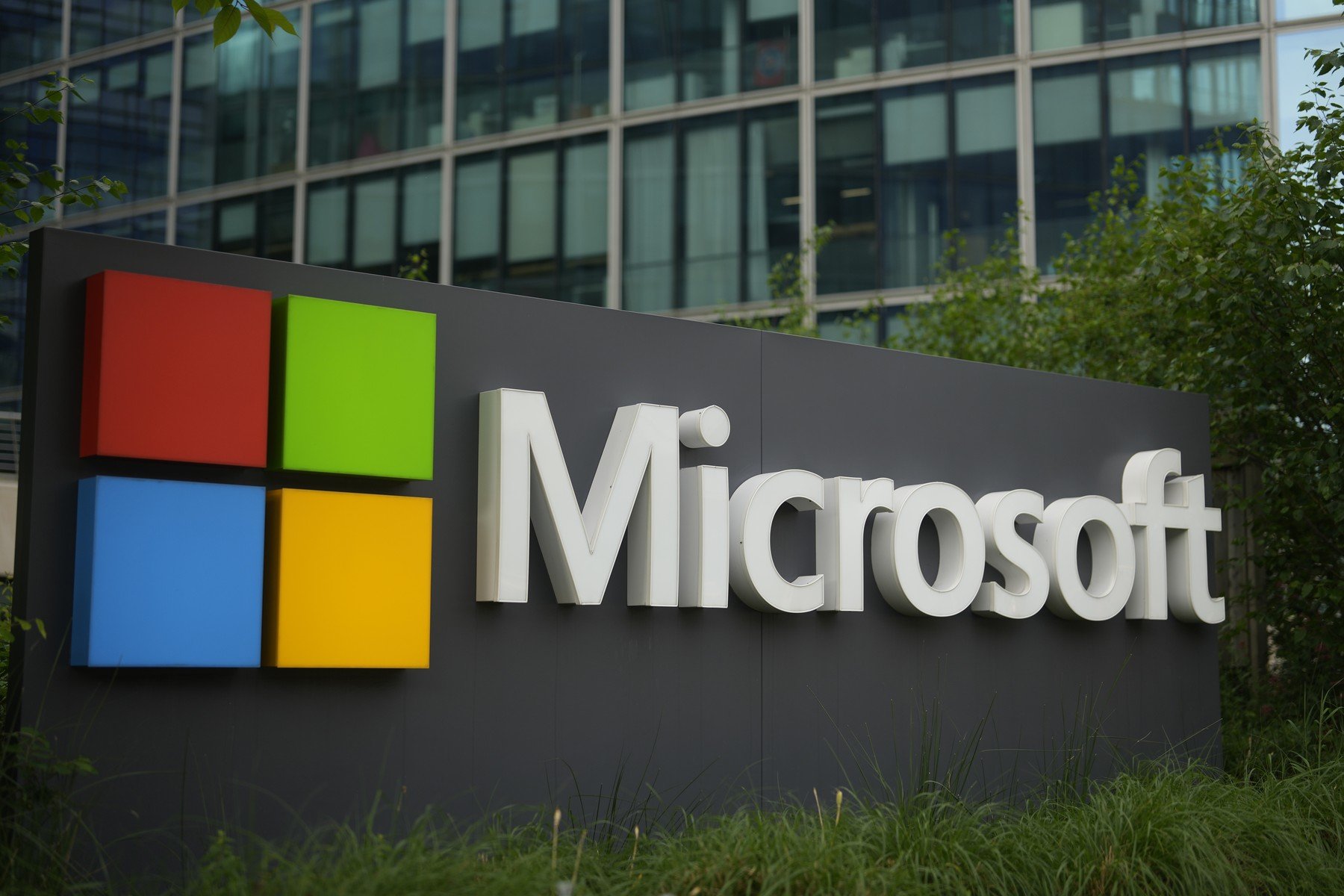 Microsoft anunță modificări majore pentru Windows 11 în încercarea de a recâștiga încrederea utilizatorilor Gigantul tehnologic Microsoft a făcut, vineri, un pas semnificativ către remedierea nemulțumirilor tot mai acuzatoare ale utilizatorilor Windows 11, însă fără a-și cere explicit scuze pentru problemele deja semnalate