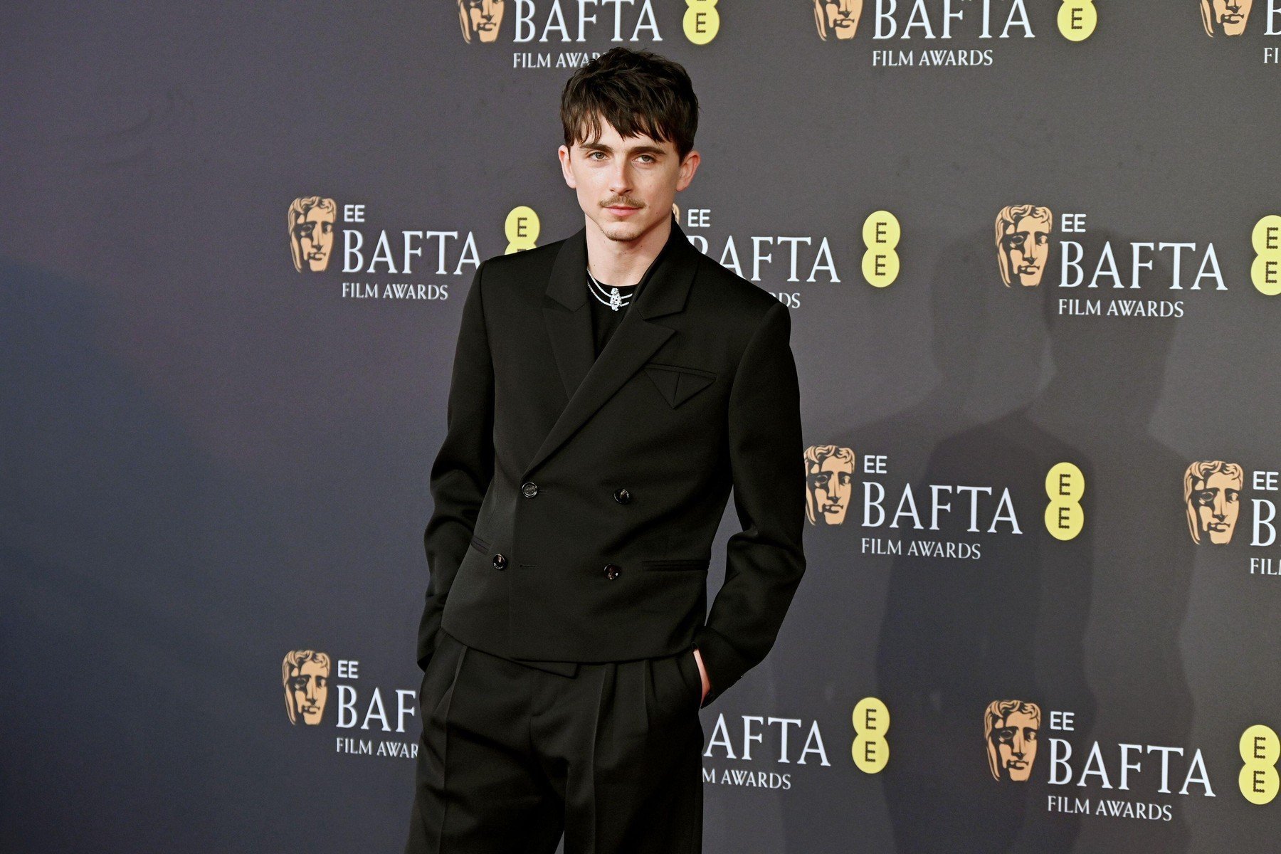 Transformarea actorilor în personajele lor: secretul din spatele premiilor Oscar Cine ar fi crezut că succesul la Oscar nu depinde doar de talent sau de câteva zile de repetare? În spatele fiecărui câștigător se află o serie de eforturi minuțioase, dedicate pătrunderii în pielea personajului