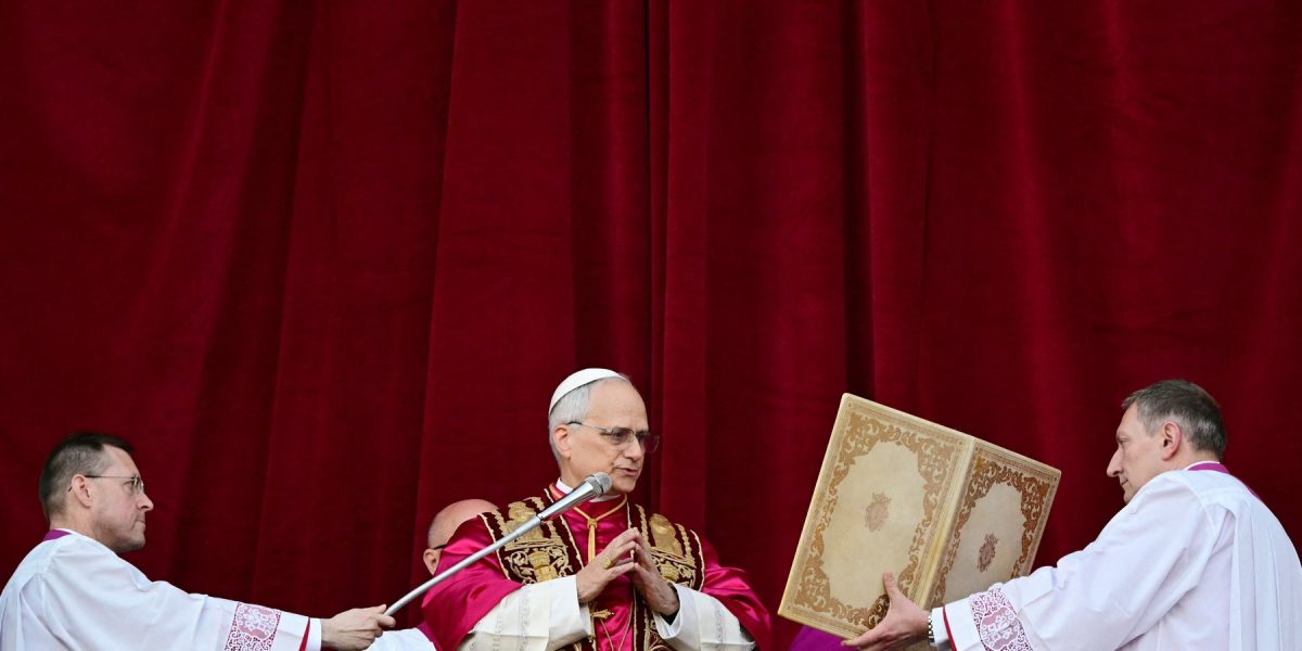 Papa Leon al XIV-lea a acceptat oficial demisia unui episcop din San Diego, cercetat pentru presupuse fraude financiare, într-un incident care îi șochează pe credincioși și aduce în prim-plan problemele de corupție din cadrul bisericii