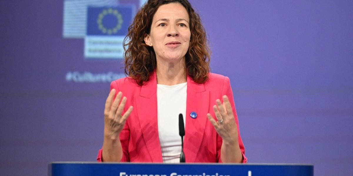 Inteligența artificială devine repede un catalizator al schimbărilor în domeniul educației, impunând profesorilor o adaptare rapidă și responsabilă la noile realități digitale